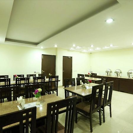 Hotel The Rts Plaza Nuova Delhi Esterno foto