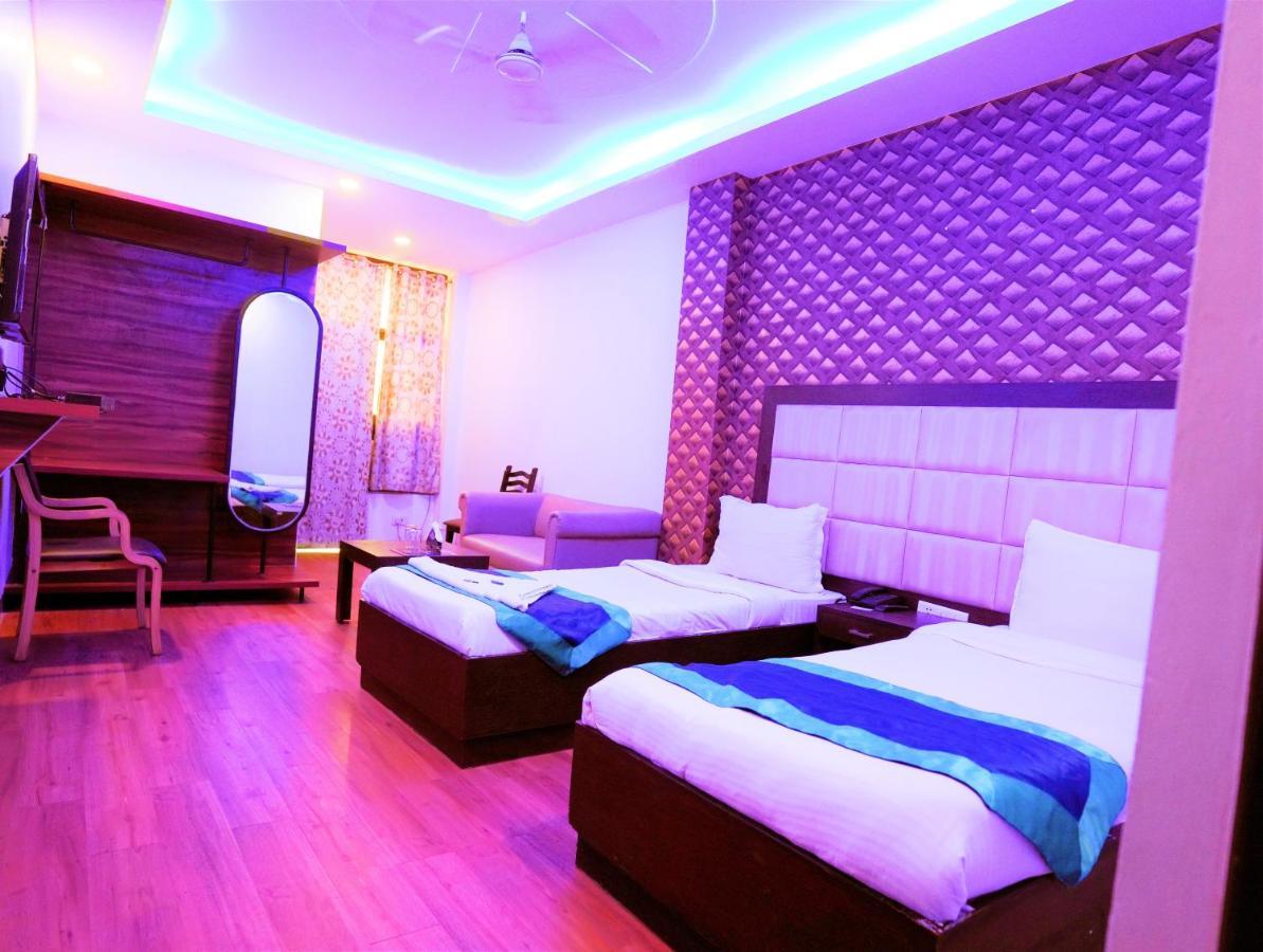 Hotel The Rts Plaza Nuova Delhi Esterno foto