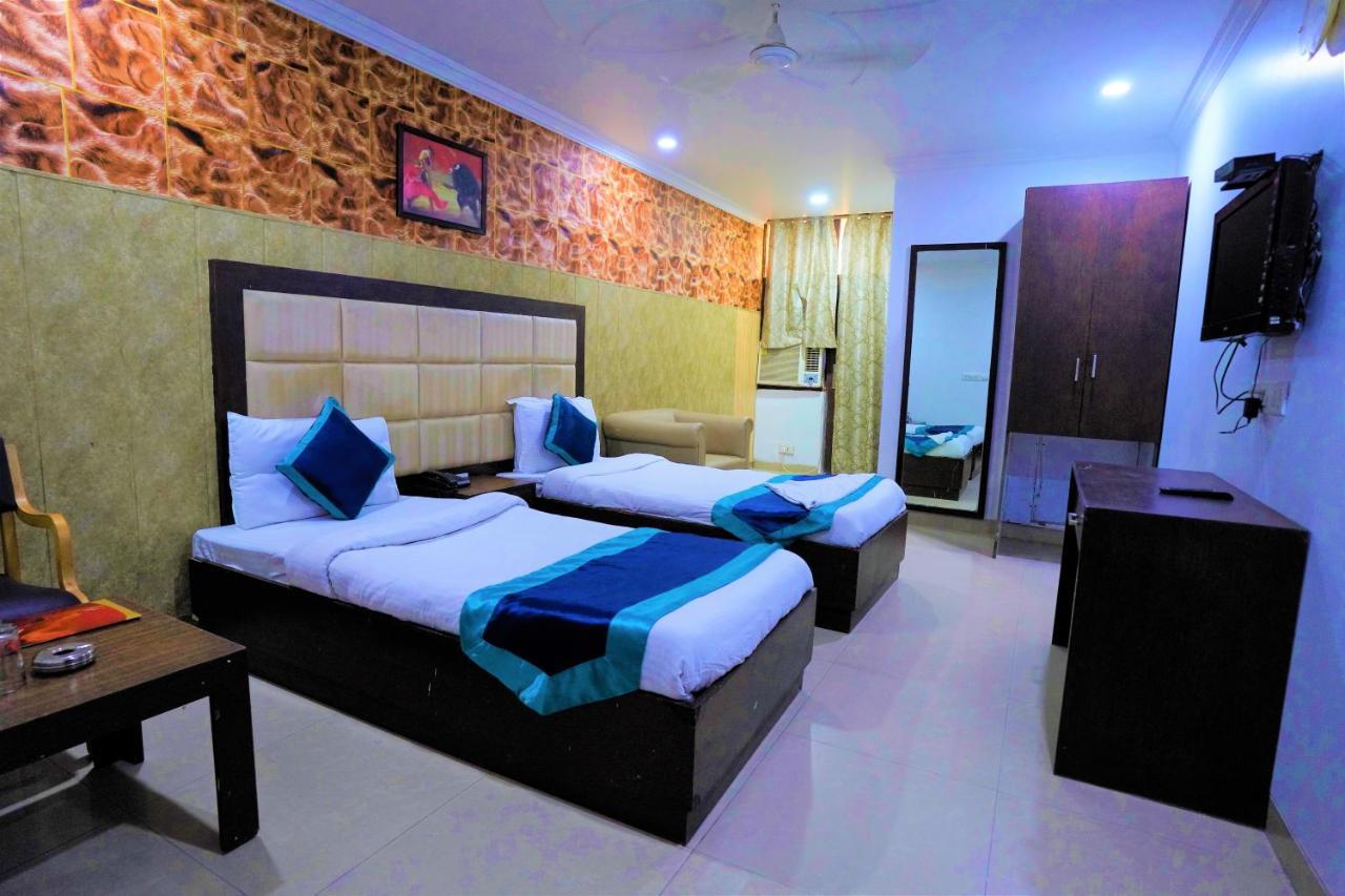 Hotel The Rts Plaza Nuova Delhi Esterno foto