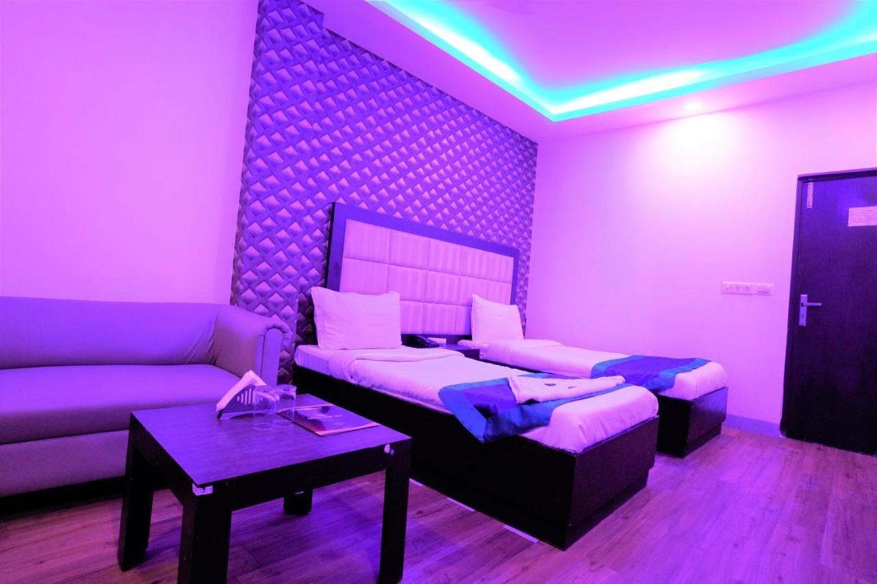 Hotel The Rts Plaza Nuova Delhi Esterno foto