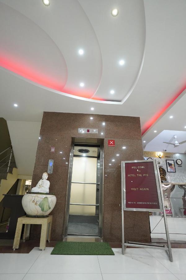 Hotel The Rts Plaza Nuova Delhi Esterno foto