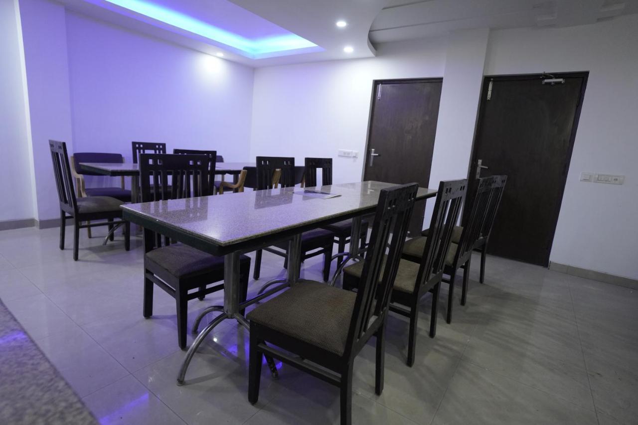 Hotel The Rts Plaza Nuova Delhi Esterno foto
