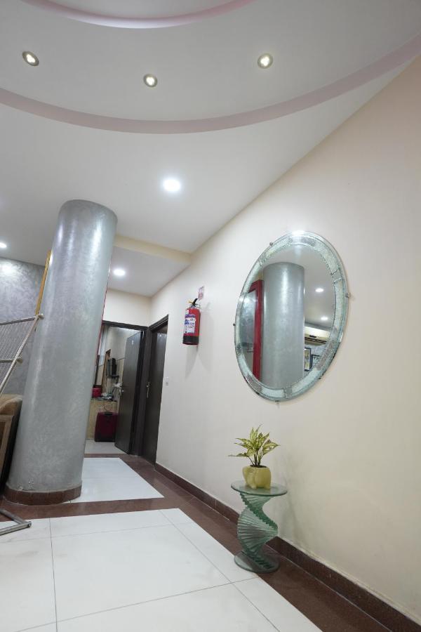 Hotel The Rts Plaza Nuova Delhi Esterno foto