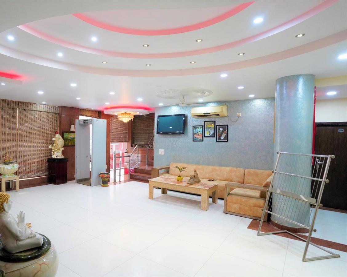 Hotel The Rts Plaza Nuova Delhi Esterno foto