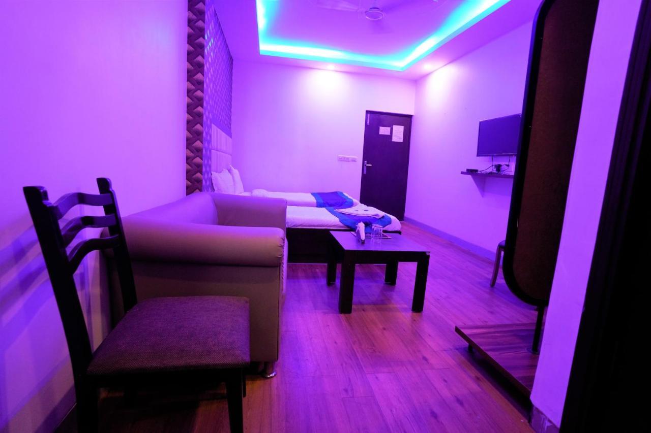 Hotel The Rts Plaza Nuova Delhi Esterno foto
