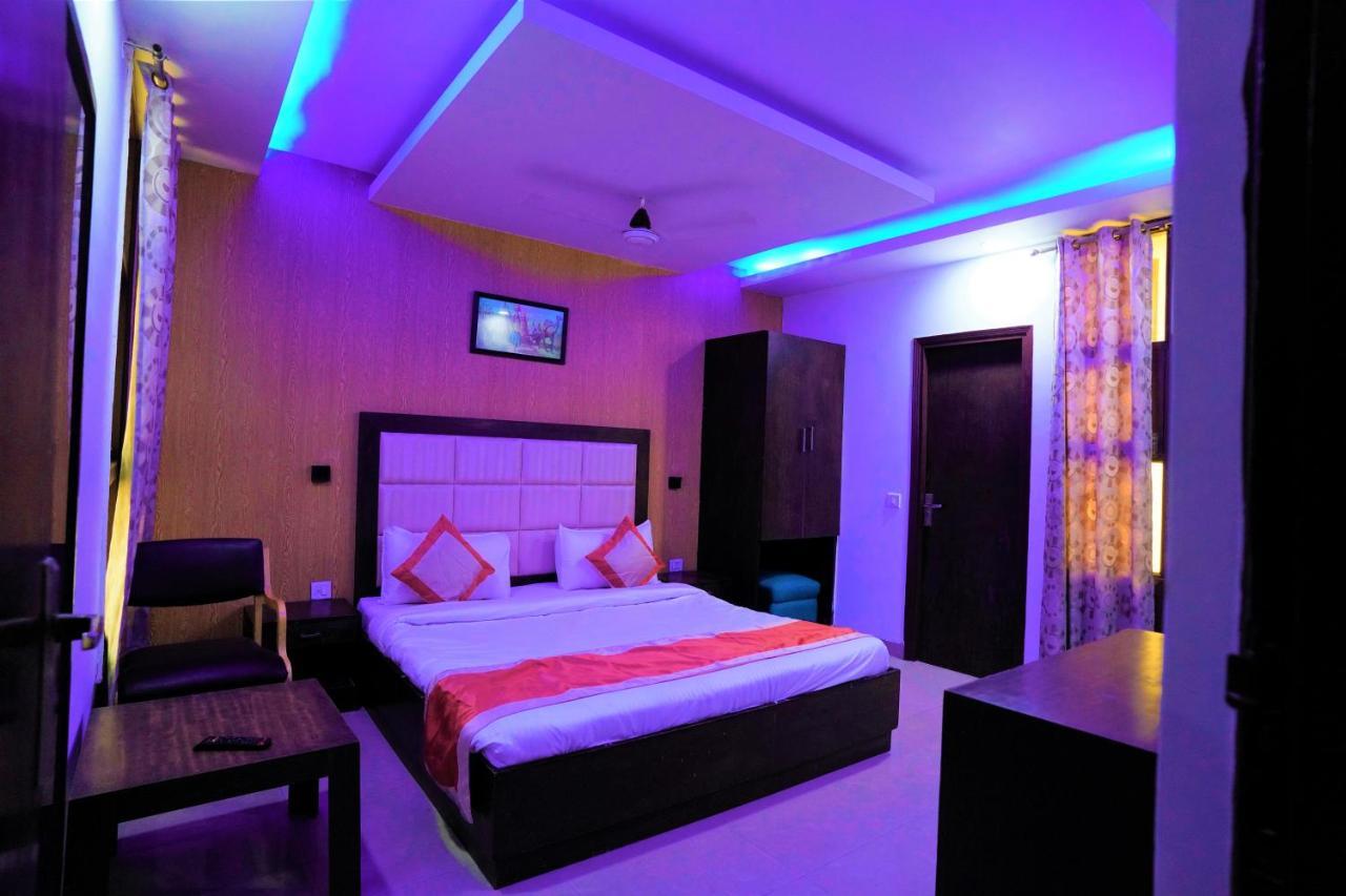 Hotel The Rts Plaza Nuova Delhi Esterno foto