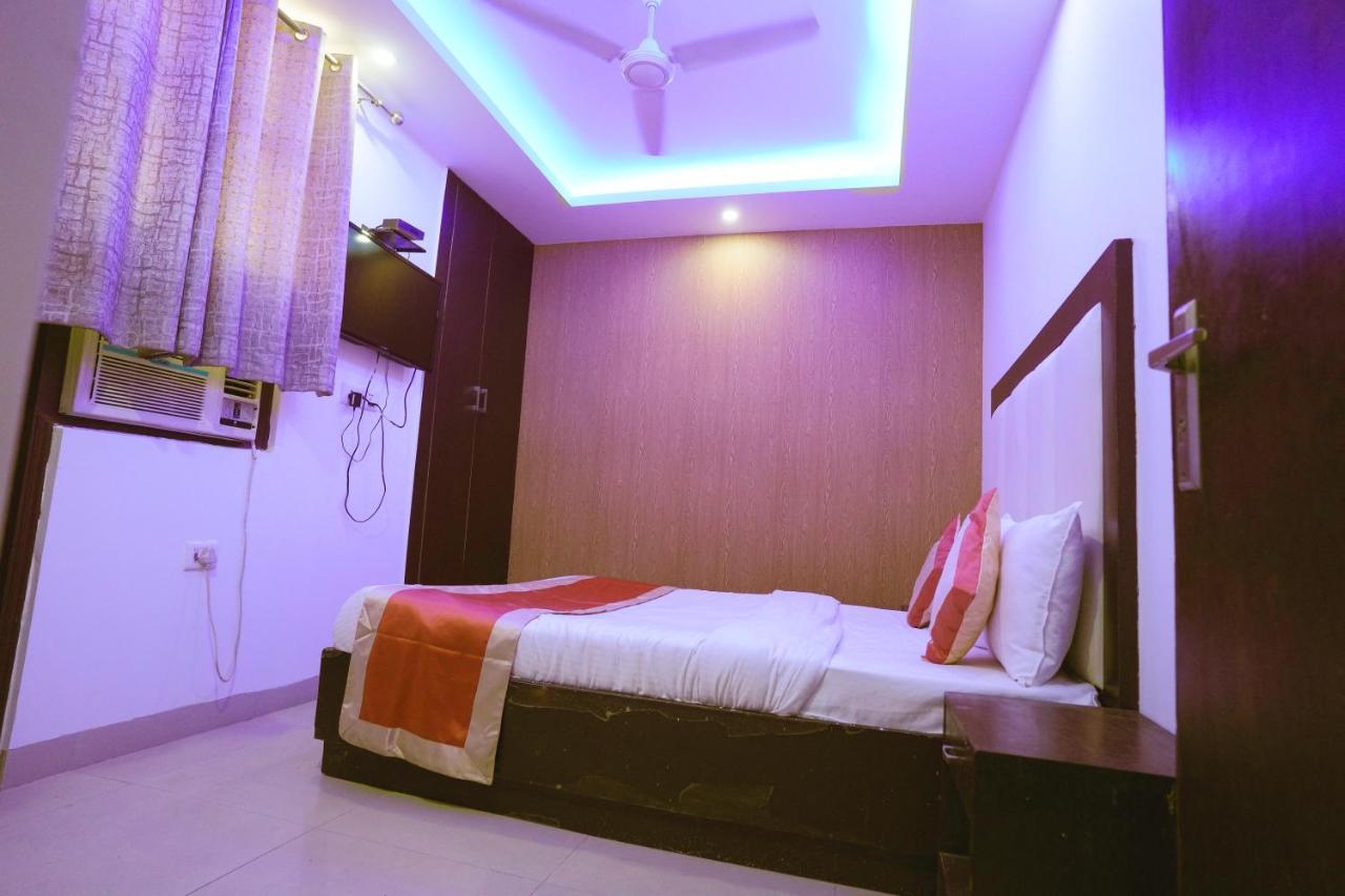 Hotel The Rts Plaza Nuova Delhi Esterno foto