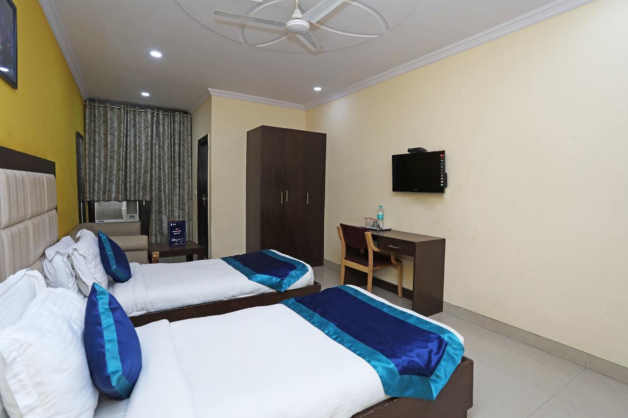 Hotel The Rts Plaza Nuova Delhi Esterno foto