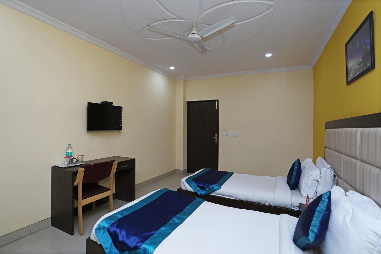 Hotel The Rts Plaza Nuova Delhi Esterno foto