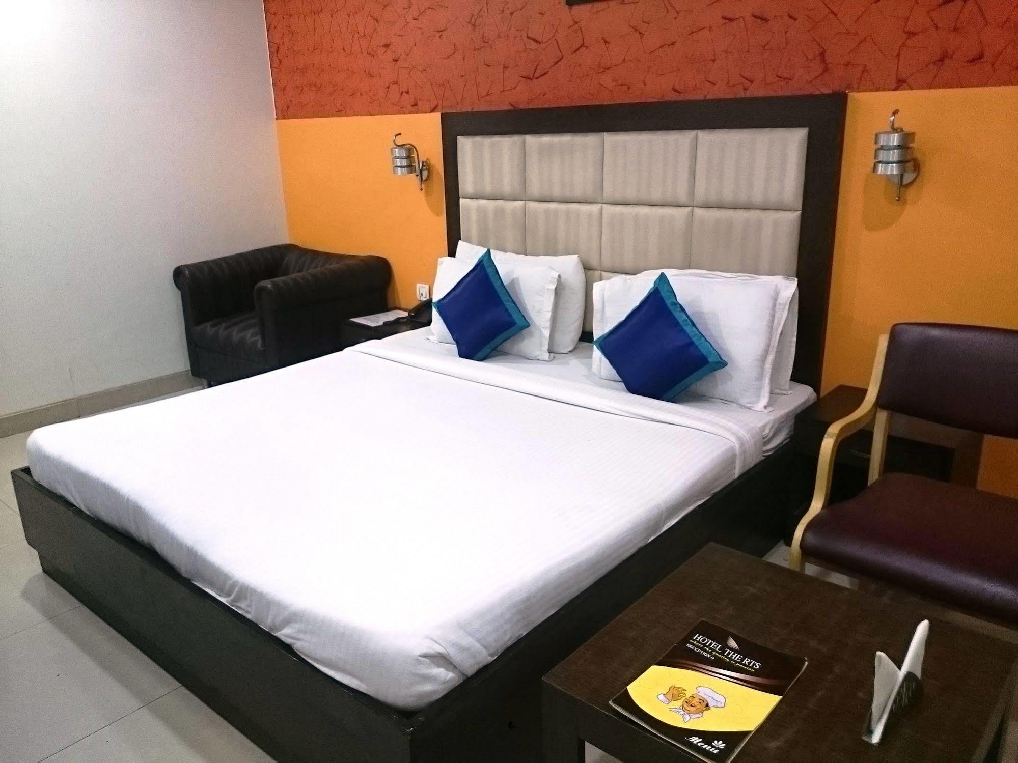 Hotel The Rts Plaza Nuova Delhi Esterno foto