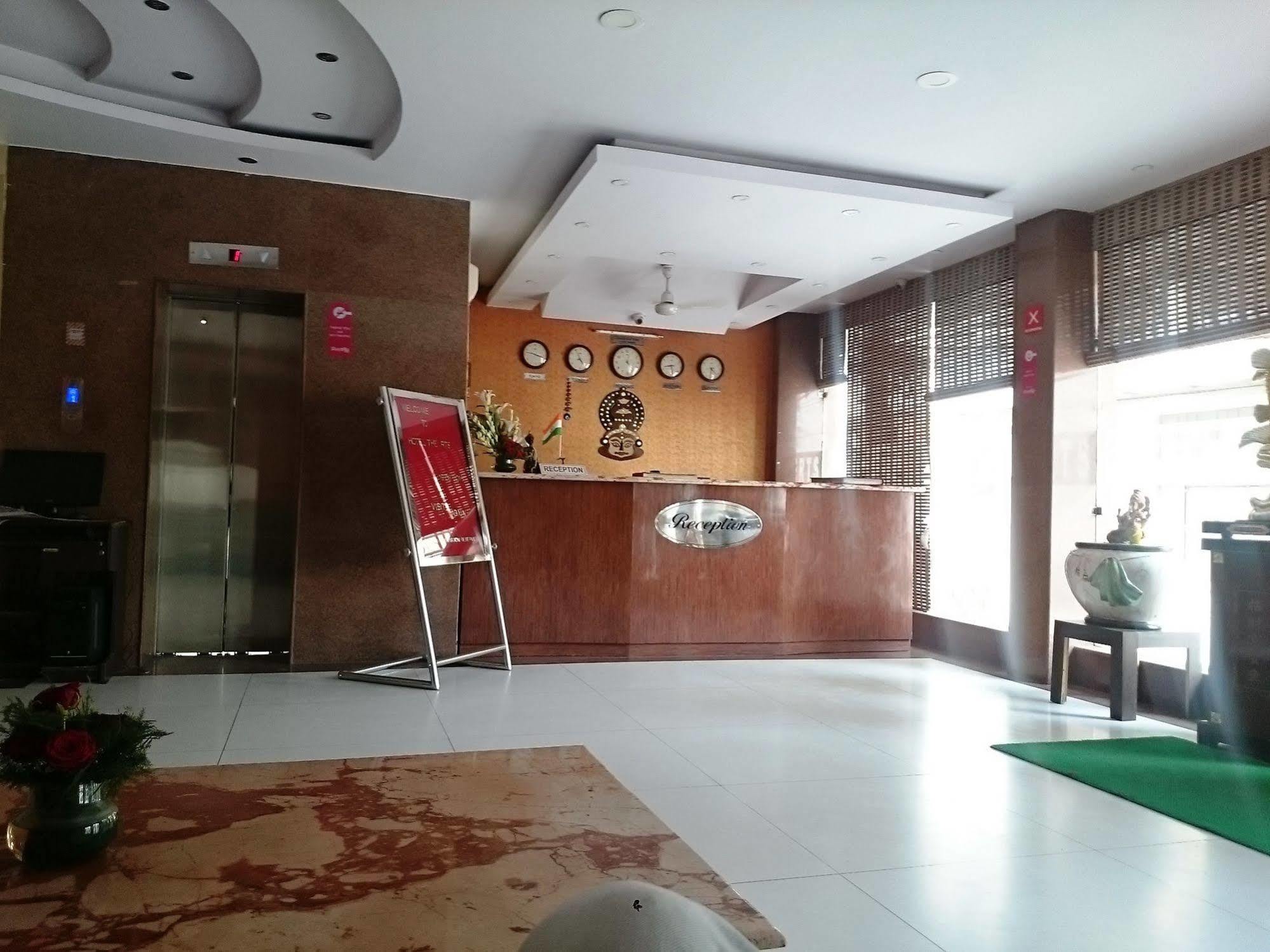 Hotel The Rts Plaza Nuova Delhi Esterno foto