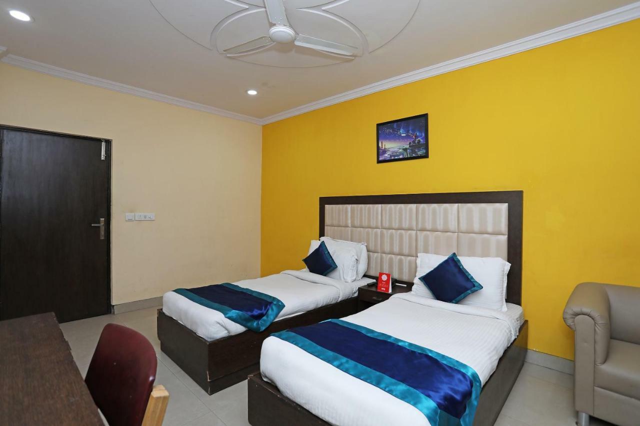 Hotel The Rts Plaza Nuova Delhi Esterno foto
