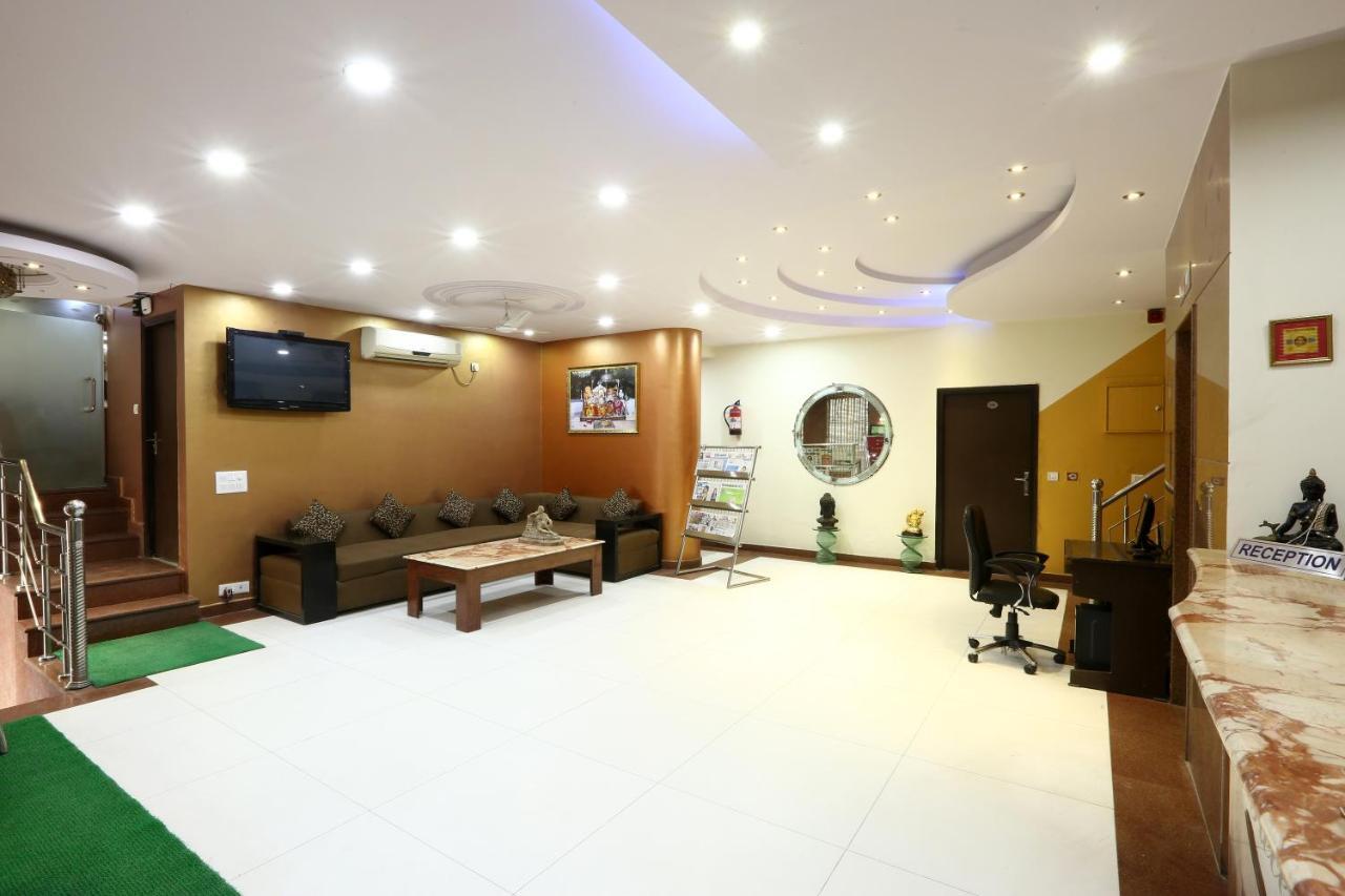 Hotel The Rts Plaza Nuova Delhi Esterno foto