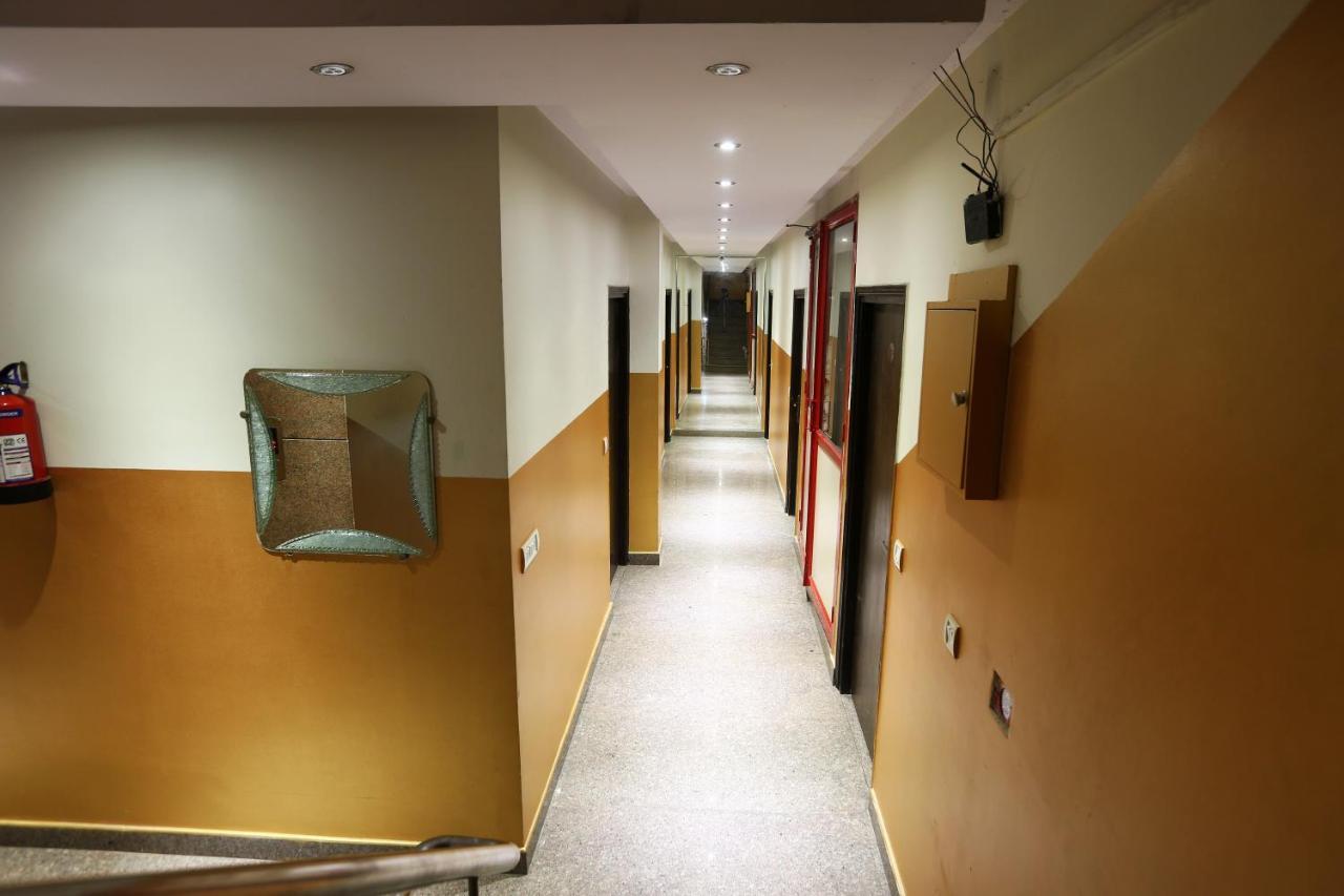 Hotel The Rts Plaza Nuova Delhi Esterno foto