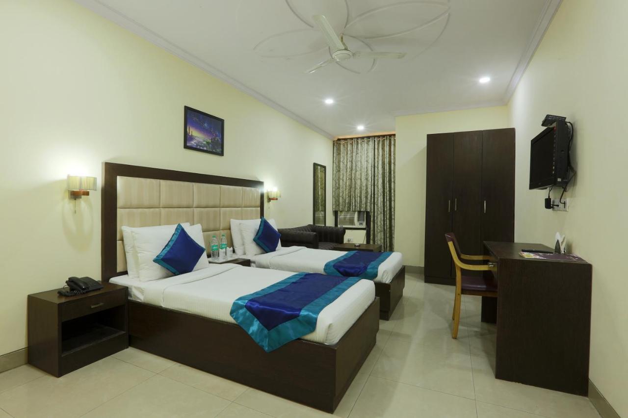 Hotel The Rts Plaza Nuova Delhi Esterno foto