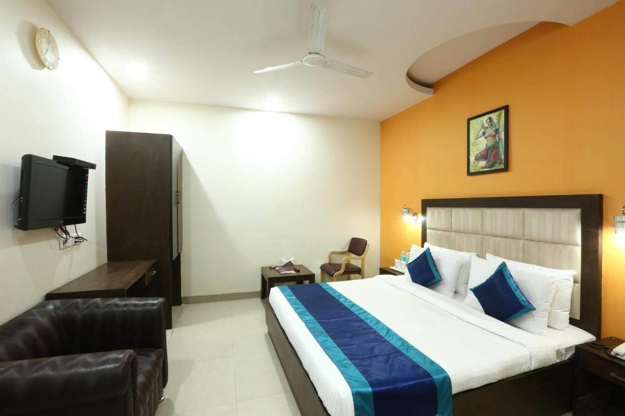 Hotel The Rts Plaza Nuova Delhi Esterno foto