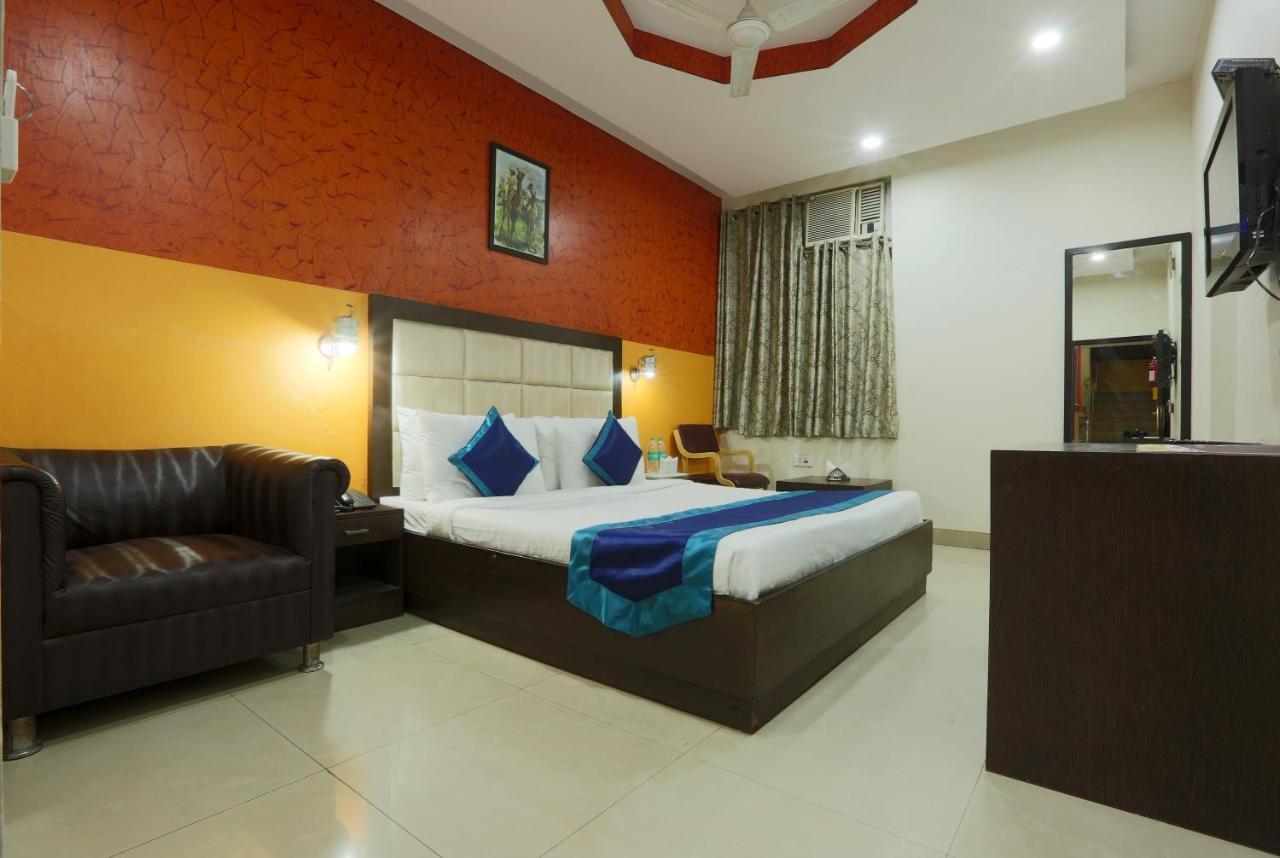 Hotel The Rts Plaza Nuova Delhi Esterno foto