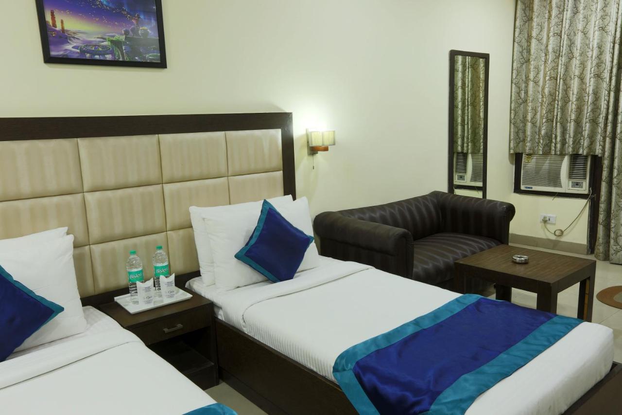 Hotel The Rts Plaza Nuova Delhi Esterno foto