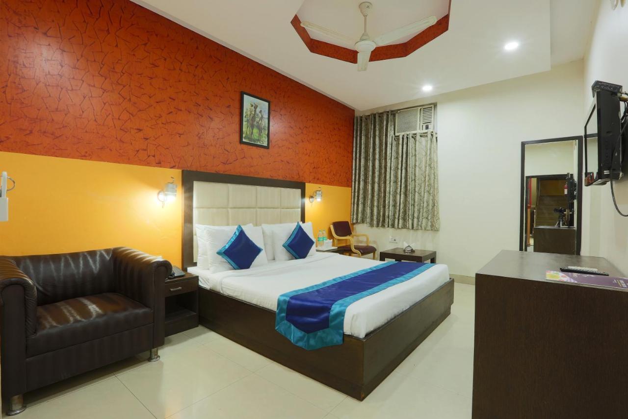 Hotel The Rts Plaza Nuova Delhi Esterno foto
