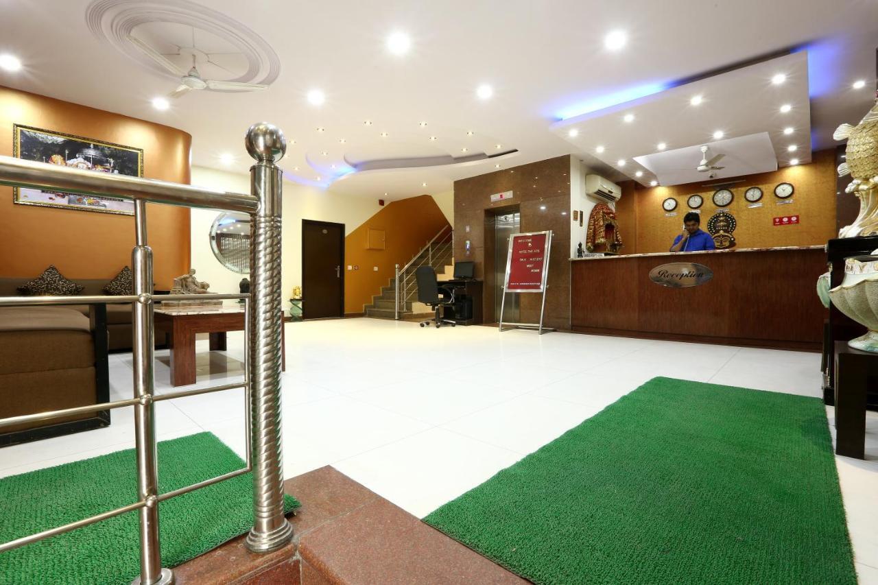 Hotel The Rts Plaza Nuova Delhi Esterno foto