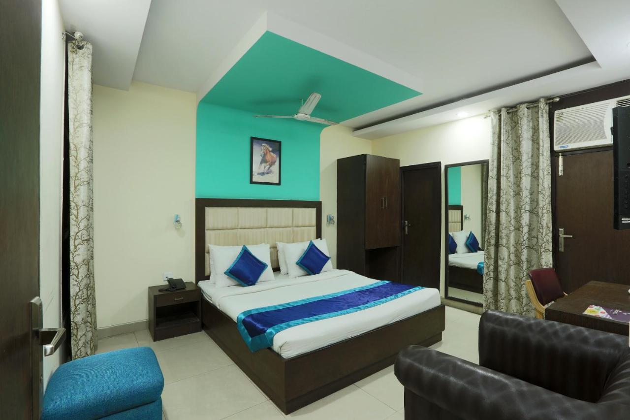 Hotel The Rts Plaza Nuova Delhi Esterno foto