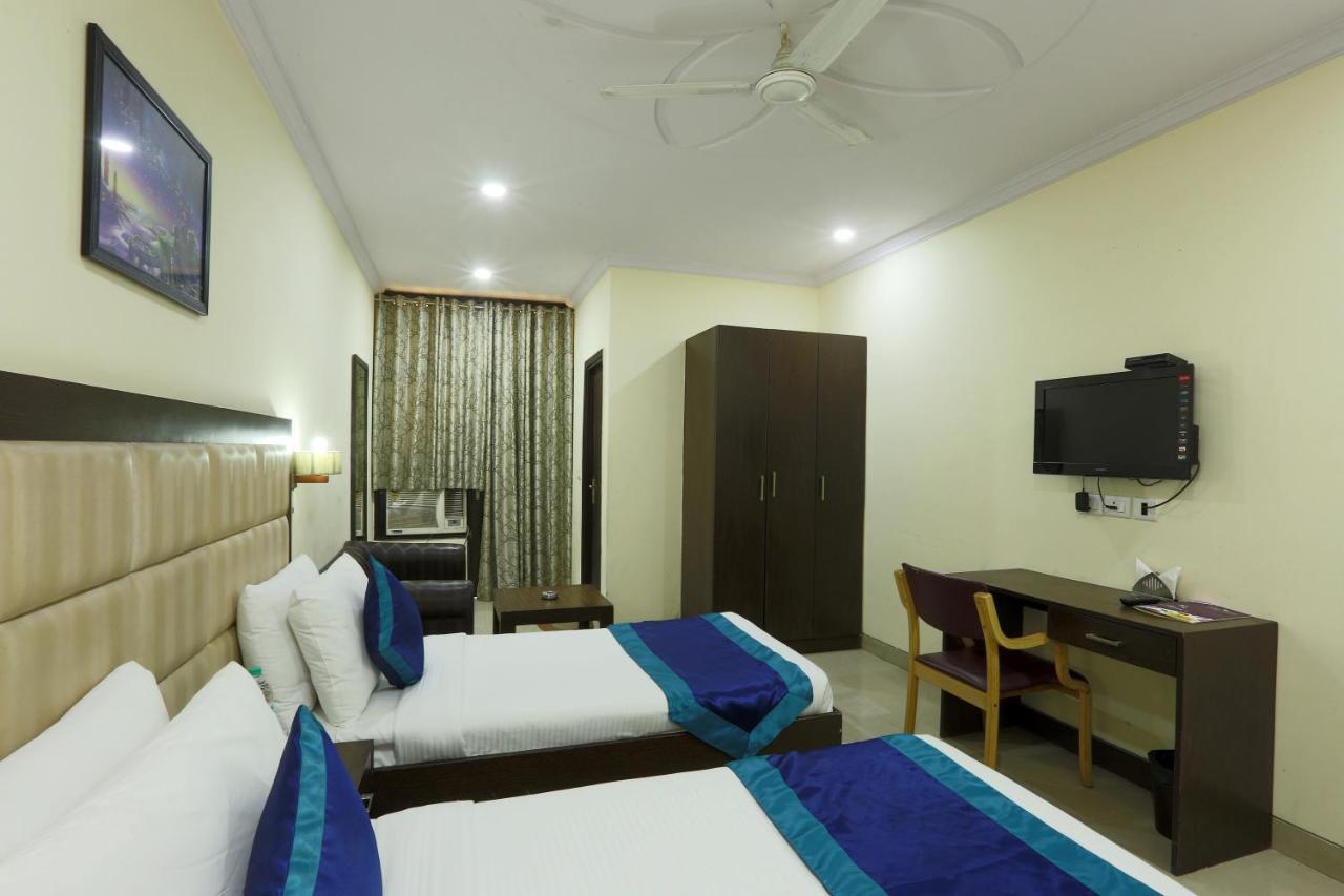 Hotel The Rts Plaza Nuova Delhi Esterno foto