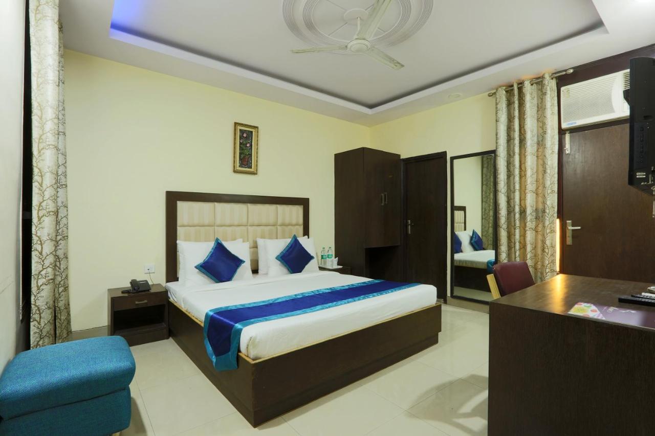 Hotel The Rts Plaza Nuova Delhi Esterno foto