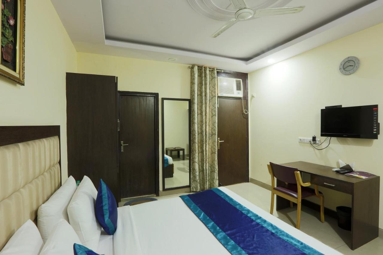 Hotel The Rts Plaza Nuova Delhi Esterno foto